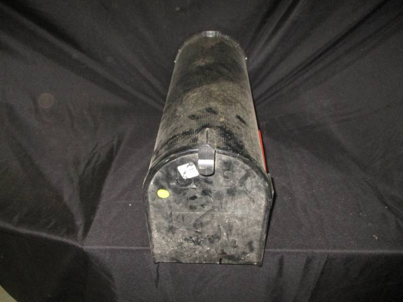 lot 62 image: Large Mailbox