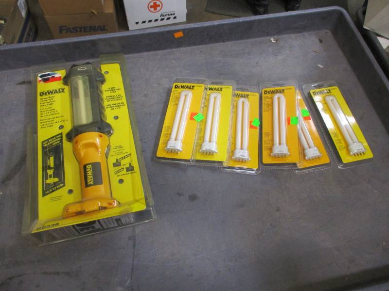 1214.4V DeWalt light