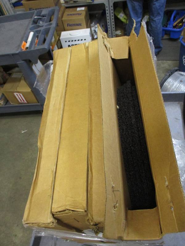 19 3M 7300 Stripper Pads