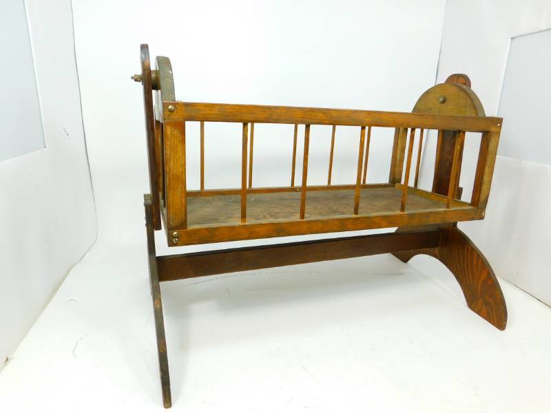 lot 69 image: Vintage Cradle