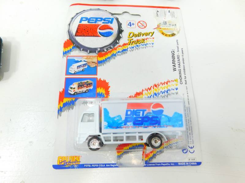 lot 37 image: Thirteen Miscellaneous Collectible Toy Vehicles