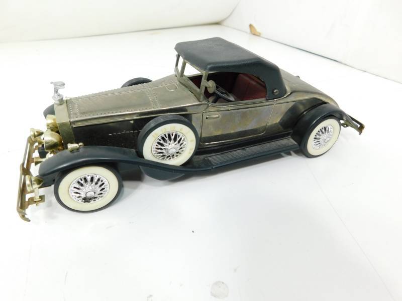 lot 41 image: Vintage Auto AM Radio