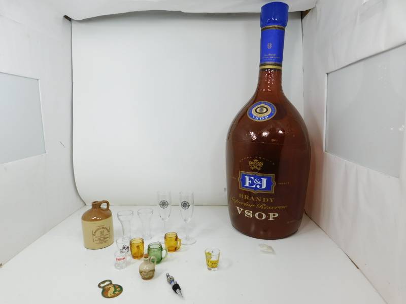 lot 42 image: Vintage Bar Items