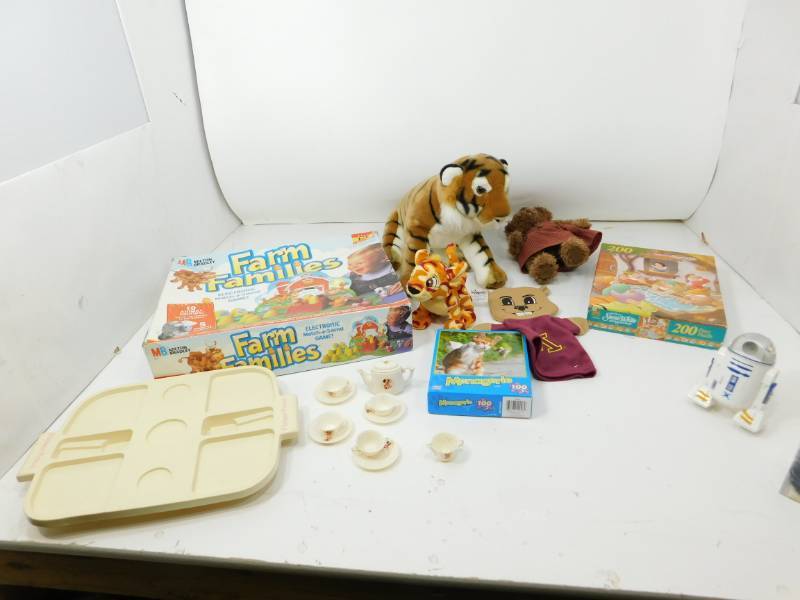 lot 48 image: Kids  Items