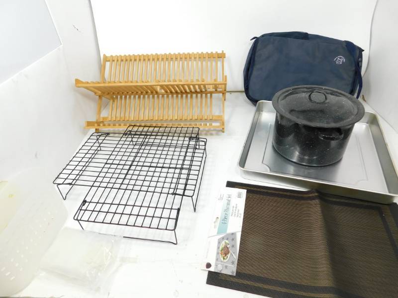 lot 53 image: Kitchen Items