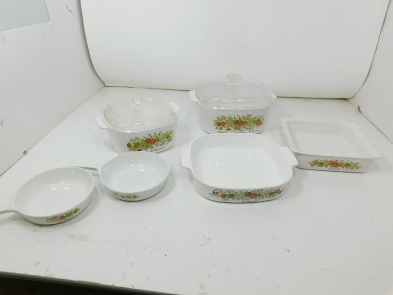 lot 55 image: Eight Pieces Of CorningwareCasserole Dishes