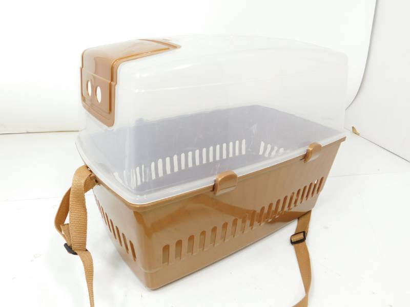 lot 58 image: Hard Plastic Pet Carrier