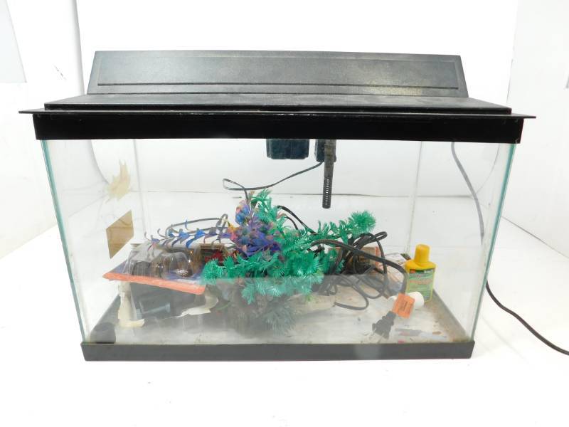 lot 72 image: Aquarium & Accessories