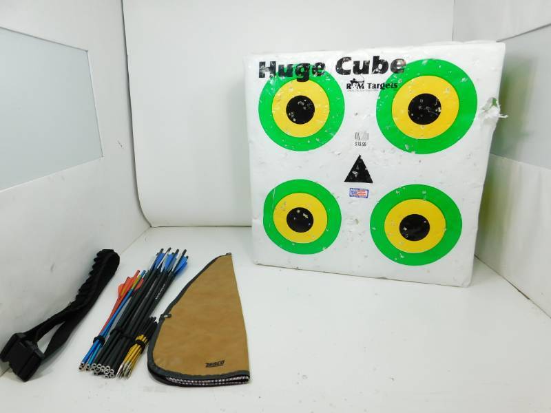 lot 85 image: Huge Cube (R & M Targets) &  Arrows In Zebco Case