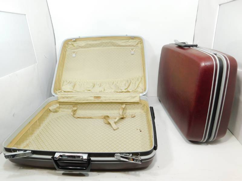 lot 114 image: Two Samsonite Sentry Hardside Suitcases