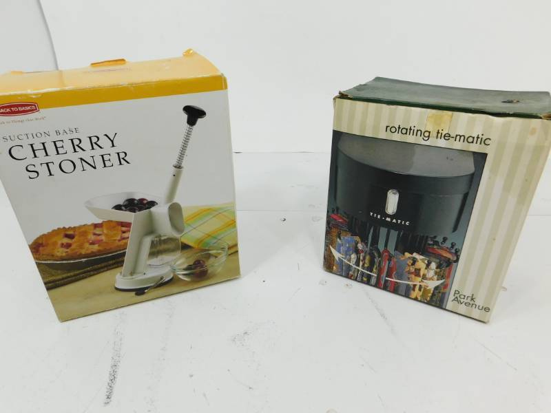 lot 124 image: Park Avenue Rotating Tie-Matic & Back To Basics Suction Base Cherry Stoner