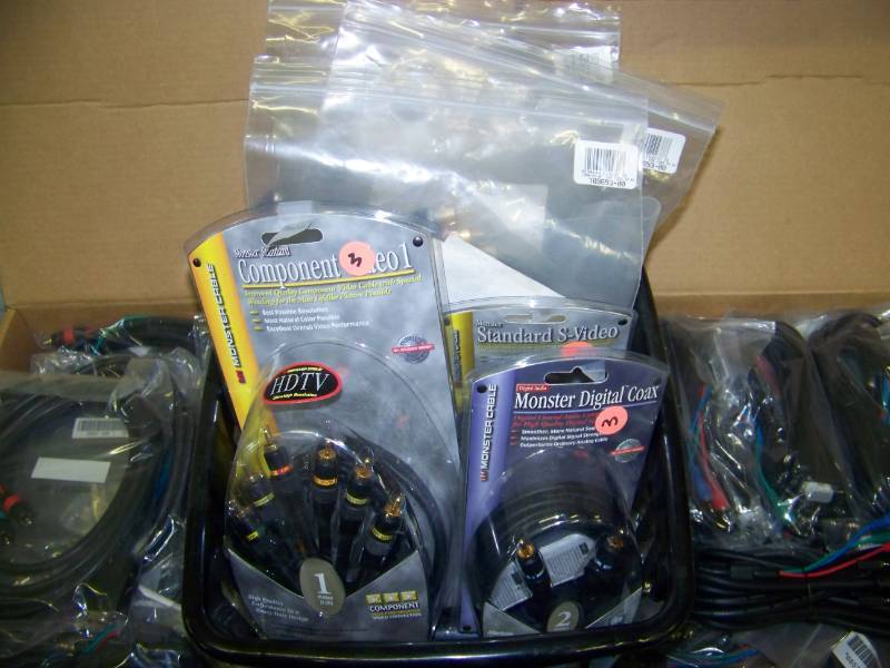 lot 81 image: Miscellaneous lot of Cables - NEW