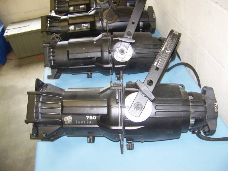 lot 42 image: (4) ETC, Source Four 750, Stage  Studio  Theater Lights  Spotlights
