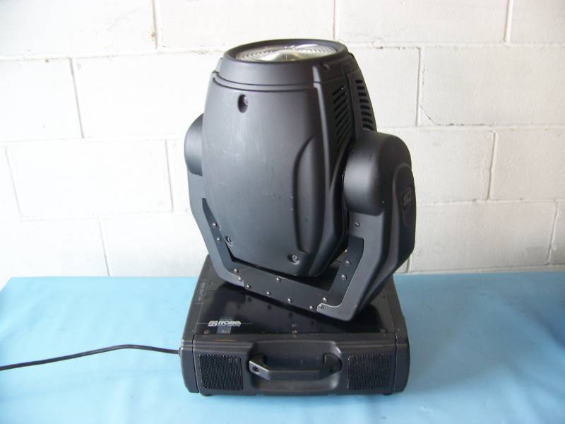 lot 34 image: Robe Show Lighting, at Series, Colorwash 250AT, Stage  Studio  Theater Light  Spotlight