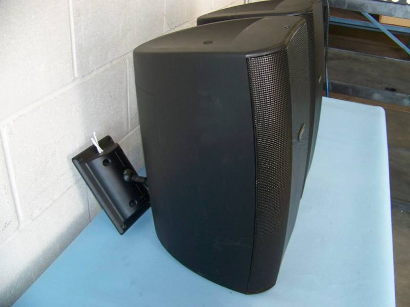 lot 20 image: (2) QSC, 8, AcousticDesign, 2-Way, Full Range Speakers  Loudspeakers with Mounting Brackets