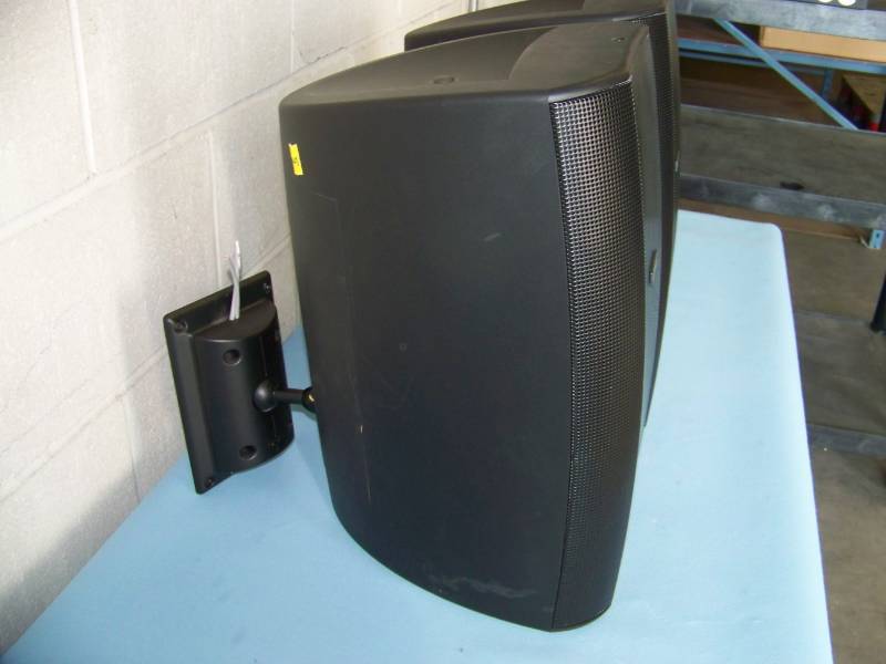 lot 21 image: (2) QSC, 8, AcousticDesign, 2-Way, Full Range Speakers  Loudspeakers with Mounting Brackets