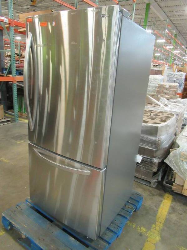lot 22 image: LG 24.1-cu ft Bottom-Freezer Refrigerator with Ice Maker (Stainless Steel) - BAD CIRCUIT BOARD.