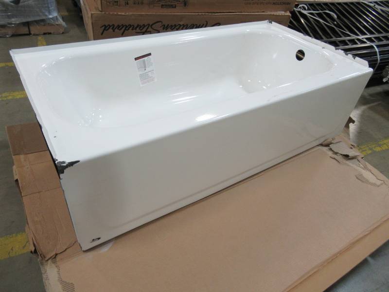 lot 32 image: Briggs Enameled Steel Rectangular Alcove Bathtub with Right-Hand Drain (Common 60-in x 30-in) 255879.0