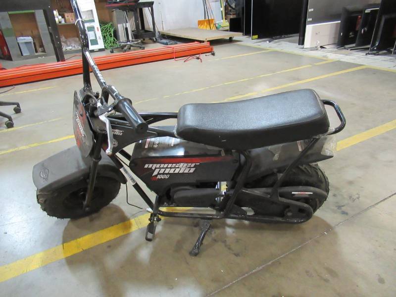 lot 168 image: Monster Moto Classic Red and Black 1000-Watt Electric Mini Bike MM-E1000-BB - For Parts