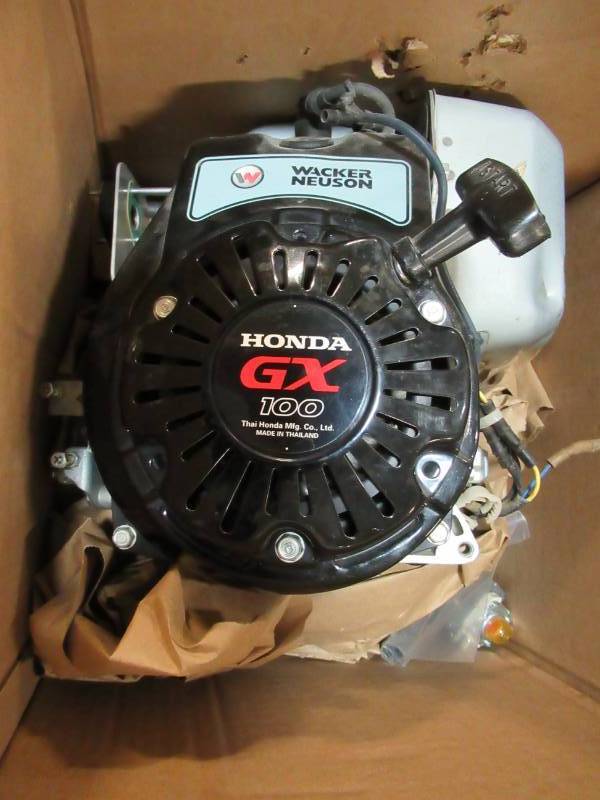 lot 18 image: Honda GX 100cc engine. Not Tested - For parts.