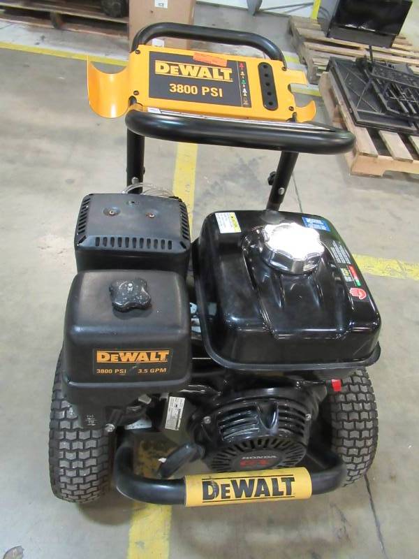 lot 77 image: Dewalt Honda GX270 3,800 psi 3.5 GPM Gas Pressure Washer, Model DXPW3835