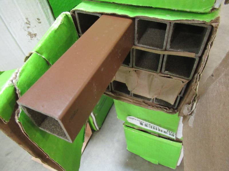 lot 147 image: 5 Cases (16Case) of Trex Transcend Square Composite Balusters, Tree House for 36 Rail Height, TH020230SBK