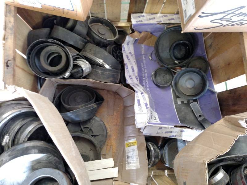 lot 18 image: Asstd Pipe Caps, Connectors, Hange...