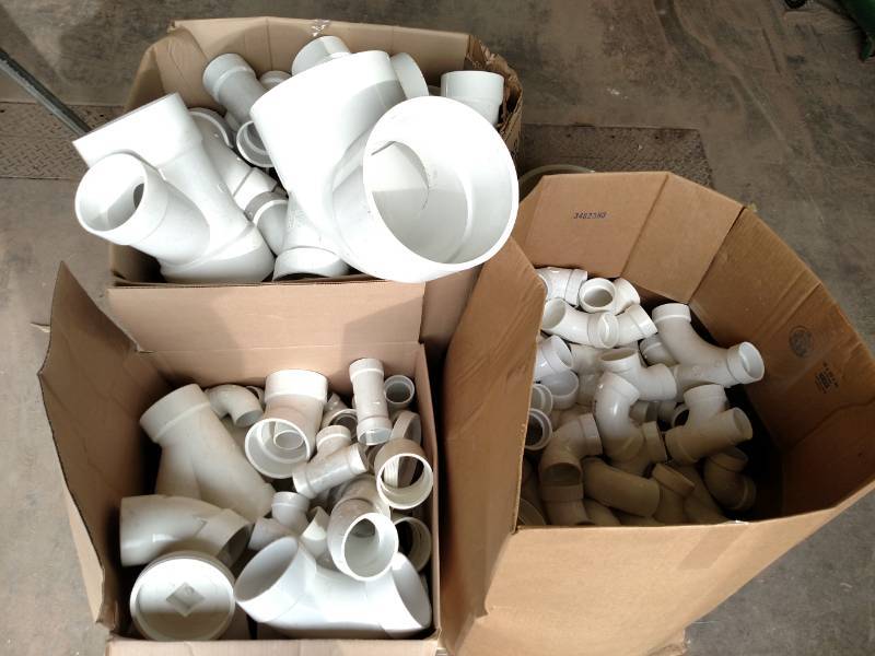 lot 19 image: Asstd PVC Pipe Fittings, 1 12 - ...