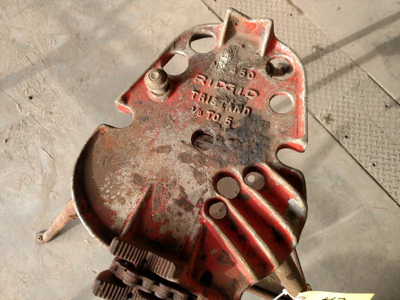 lot 47 image: Ridgid No. 450 Pipe Vise Tripod...
