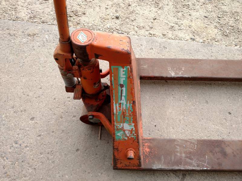 lot 61 image: Pallet Jack, Works, Rough...