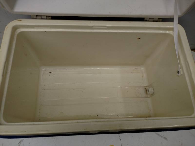 lot 129 image: Igloo Cooler...