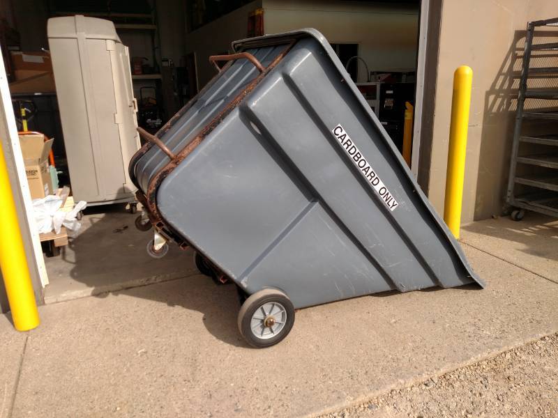 lot 39 image: Rubbermaid Trash Cart...