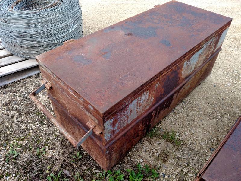 lot 144 image: Knack Gang Box, 60x24x24...