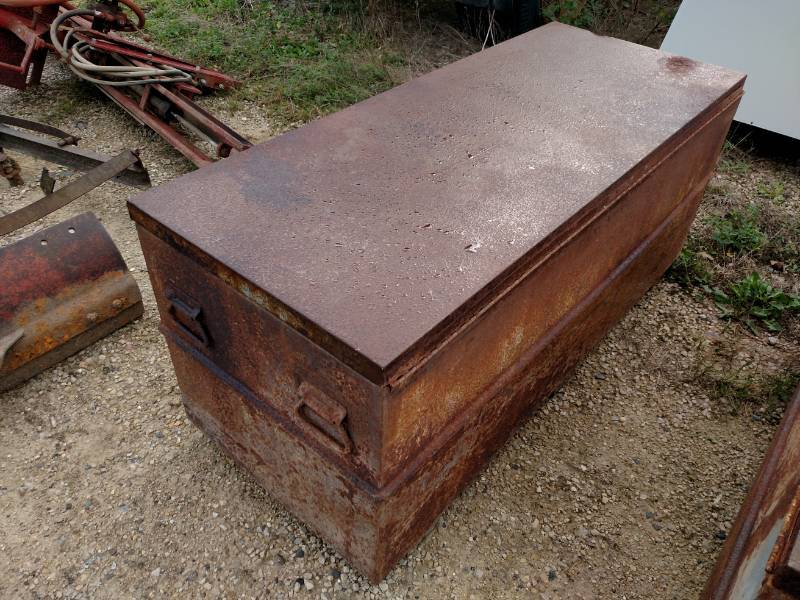 lot 145 image: Knack Gang Box, 60x24x24...
