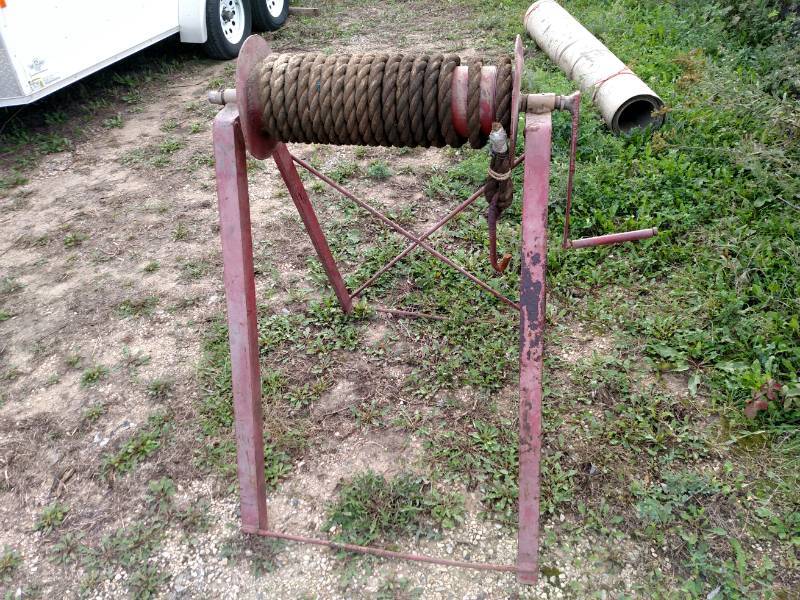 lot 141 image: Hand Crank, 22 Wide, 1 Rope...