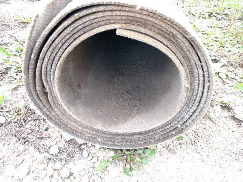 lot 142 image: Roll of Belting, 14 x 79 Long...