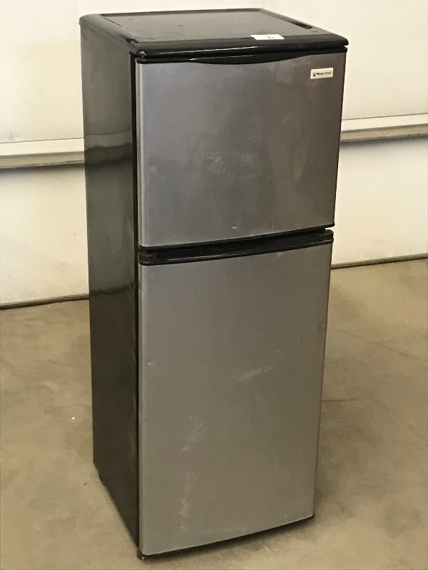 lot 9 image: Magic Chef Refrigerator  Freezer