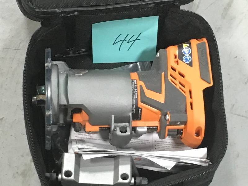 Ridgid 18-Volt GEN5X Cordless Brushless Compact Router with Fixed Base TOOL ONLY  in good working condition