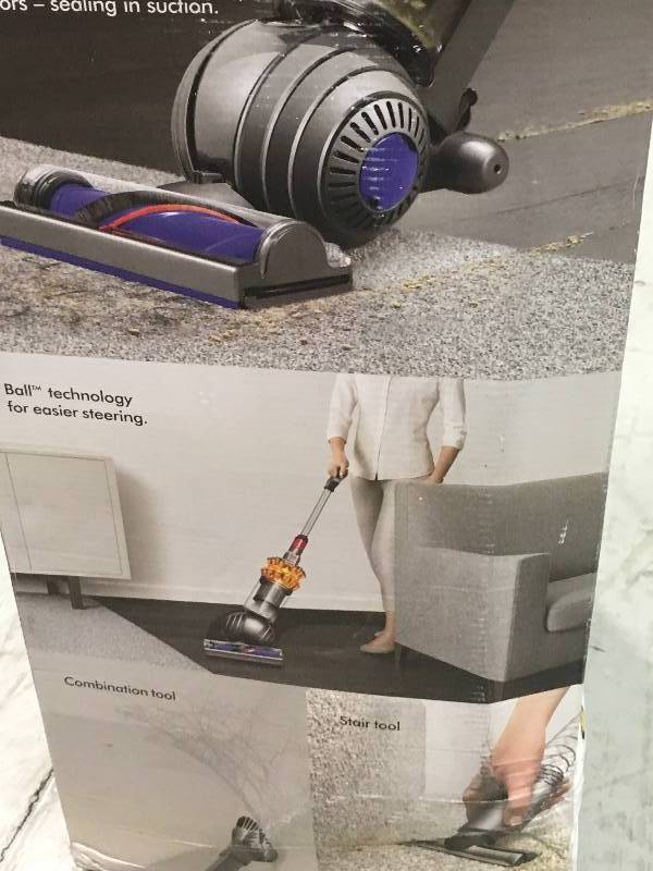 Dyson DC25 Animal Ball-Technology Upright Vacuum Cleaner in like new condition