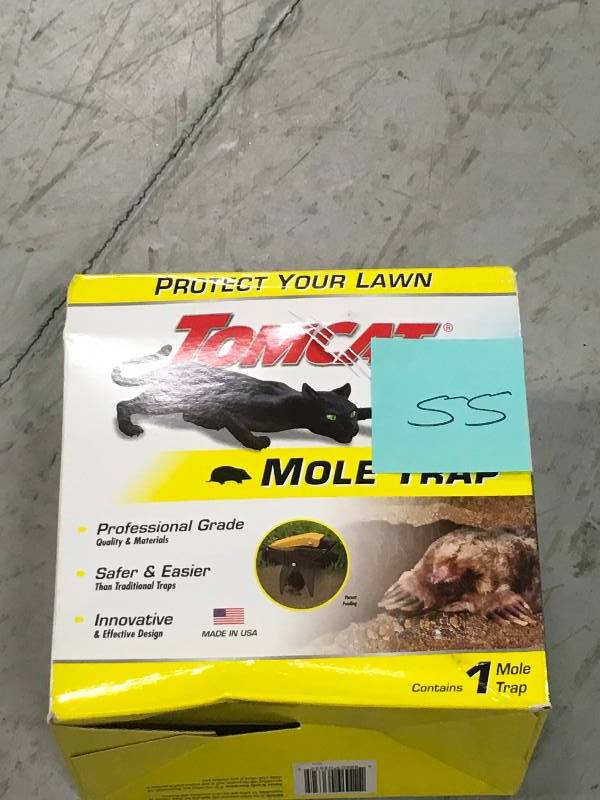 Tomcat 0363210 Heavy-Duty Plastic Mole Trap USED  in good working condition