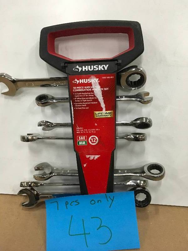 lot 43 image: Husky 7 -piece ratcheting combination wrench set Missing 3 pcs Not used