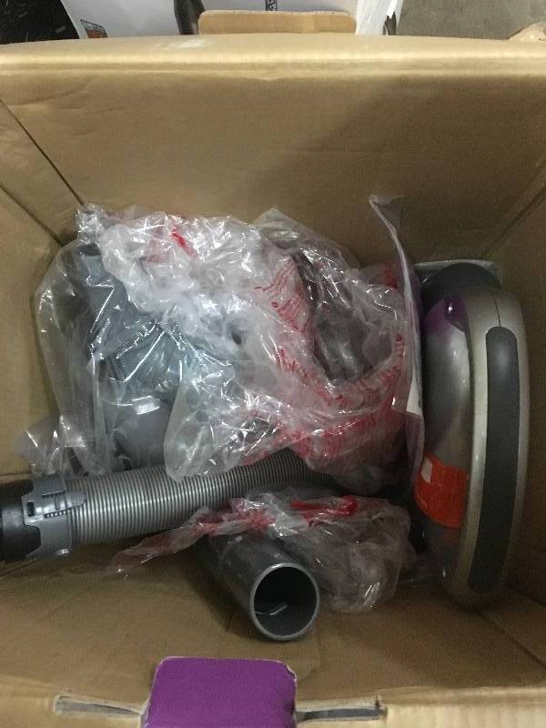 lot 100 image: Shark Navigator Lift-Away DLX Vacuum Cleaner in working condition
