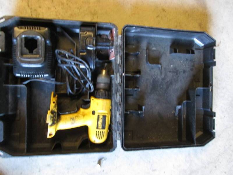 Dewalt DW959 cordless drill with ba...