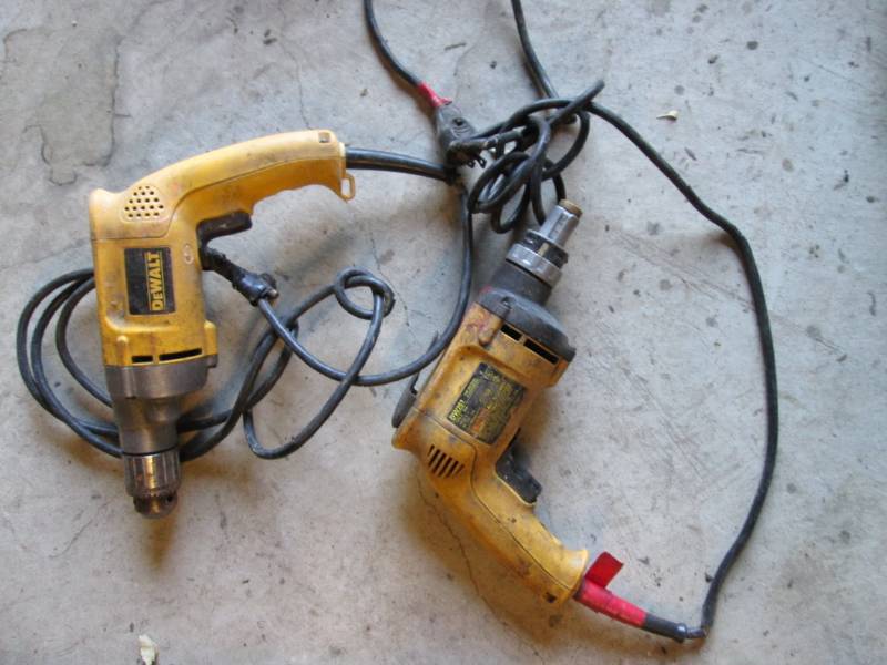 2 Dewalt drills DW235G and DW251...