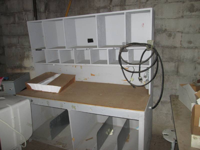 6 wide 2.5 deep work bench with e...