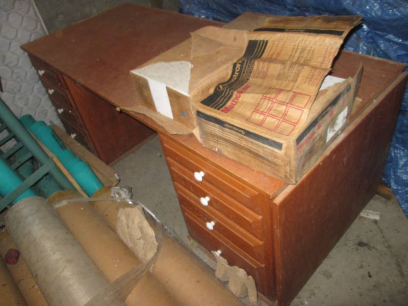 Large desk, with drop leaf end to e...