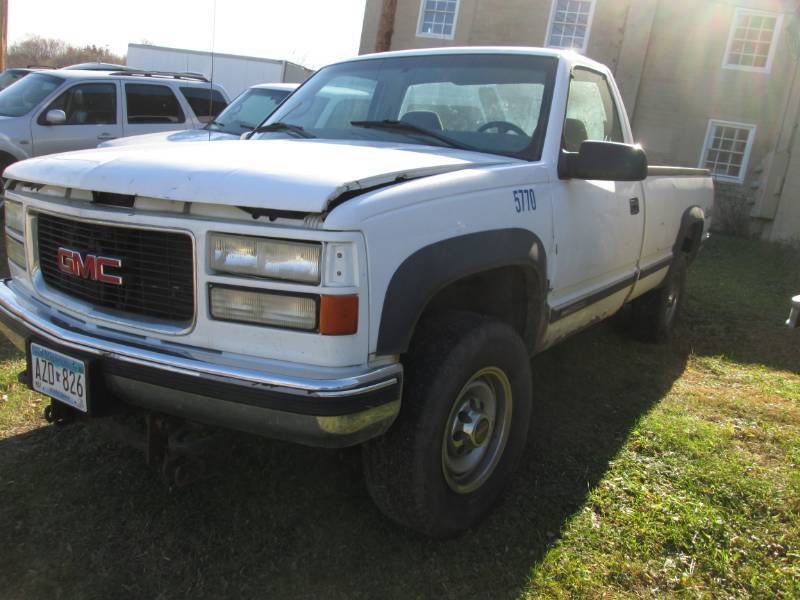 2000 GMC 2500 SL 4 x 4 truck, runs ...