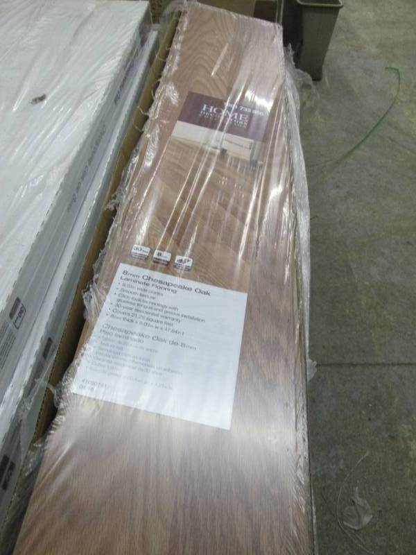 lot 132 image: 10 Cases Home Decorators Collection...