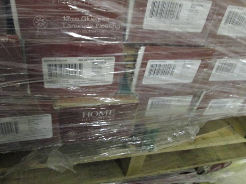 lot 151 image: 11 Cases Home Decorators Collection...