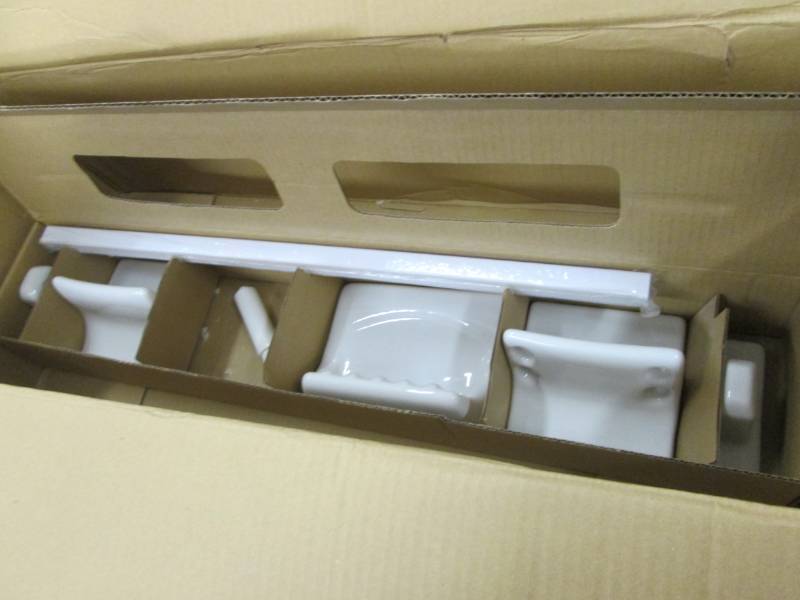 lot 172 image: Lenape Genuine Porcelain Bath Acces...